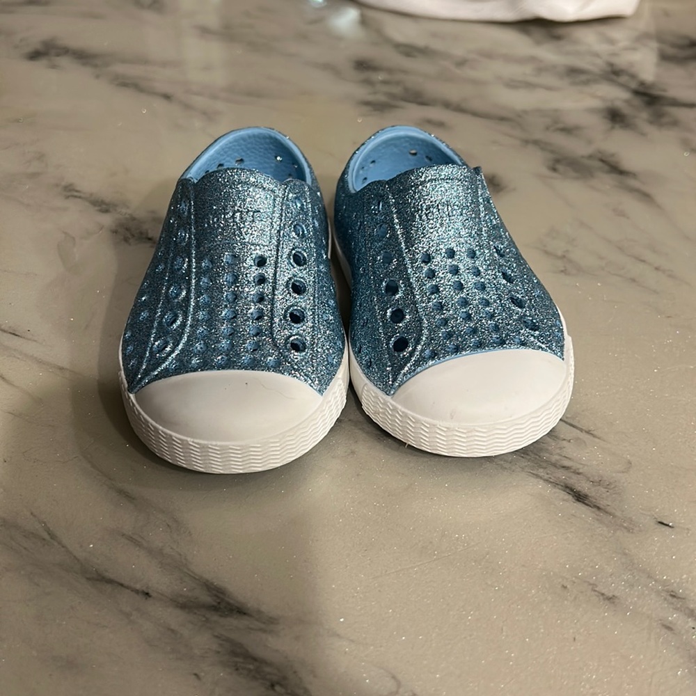 Like new toddler c4 Native shoes!